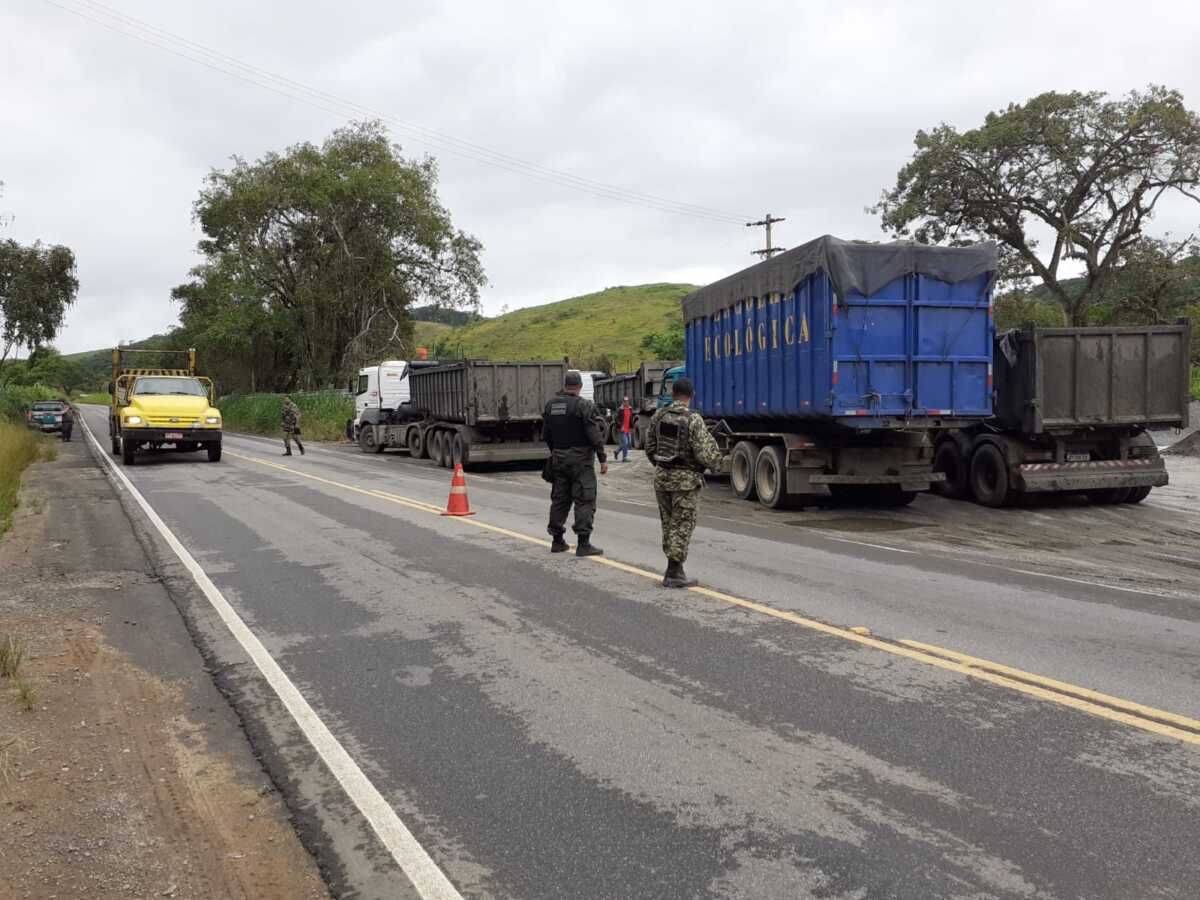 Guarda E Polícia Ambiental Fiscalizam O Transporte De Resíduos Em Barra