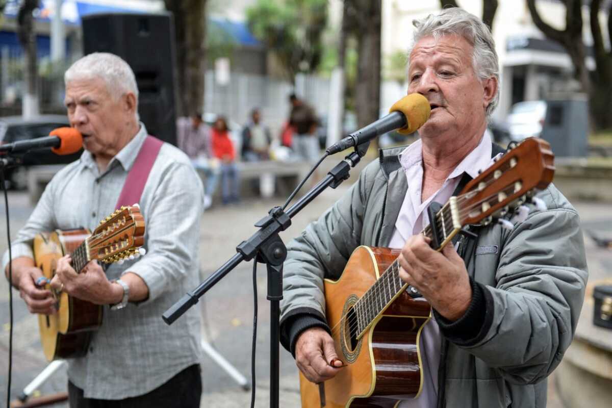 Barra Mansa: Moda De Viola é Atração Na Praça Da Matriz – Barra Mansa